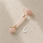רולר קוורץ ורוד לעיסוי פנים ומיצוק – Rose Quartz Facial Roller