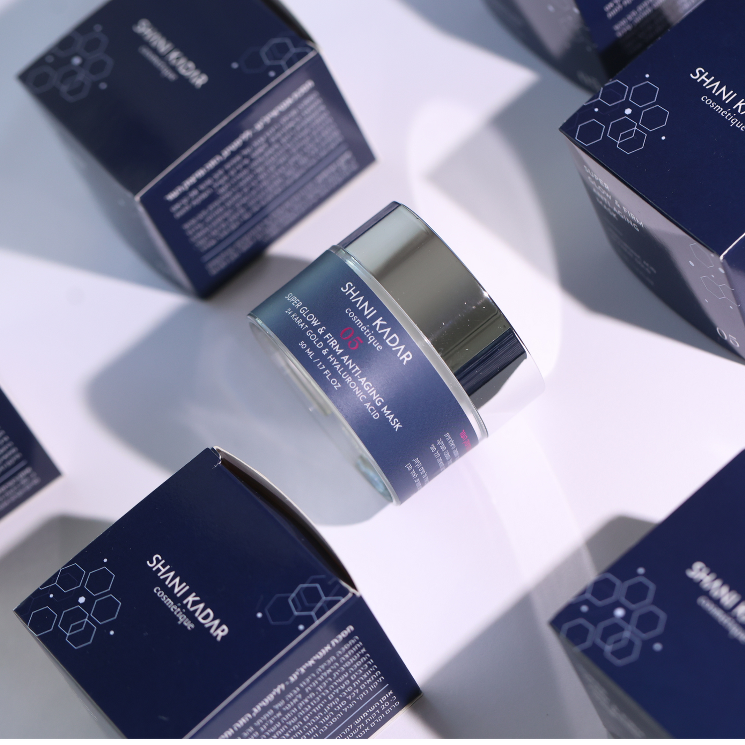 מסיכת זהב והיאלורונית למיצוק ומתיחת העור / Super Glow & Firm Anti-Aging 24k Gold Mask